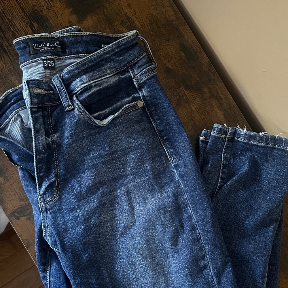 Judy Blue Women's Classic Blue Cropped Jeans